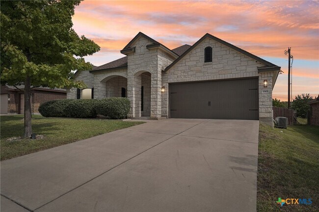 Building Photo - 3303 Vineyard Trail