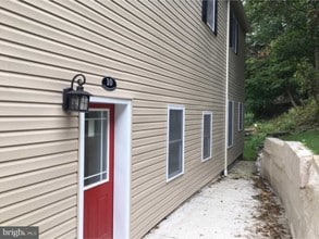 Building Photo - 10 Woodmont Rd