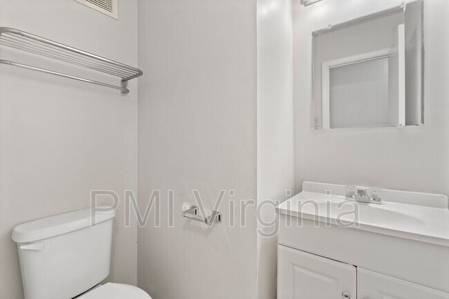 Building Photo - 1537 Darren Cir