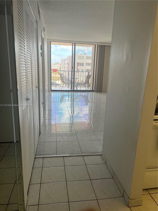 Foto del edificio - 16751 NE 9th Ave