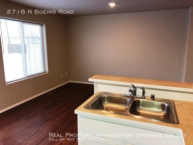 Foto del edificio - Newer 3 Bedroom Townhome