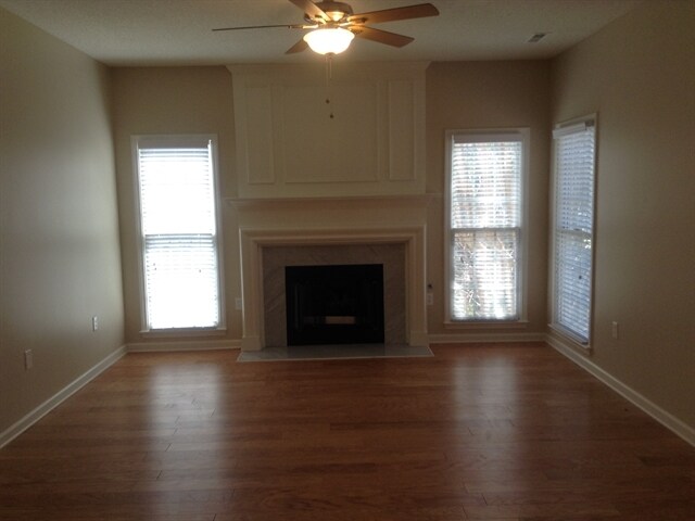 Foto del edificio - 7401 Ridgefield Drive