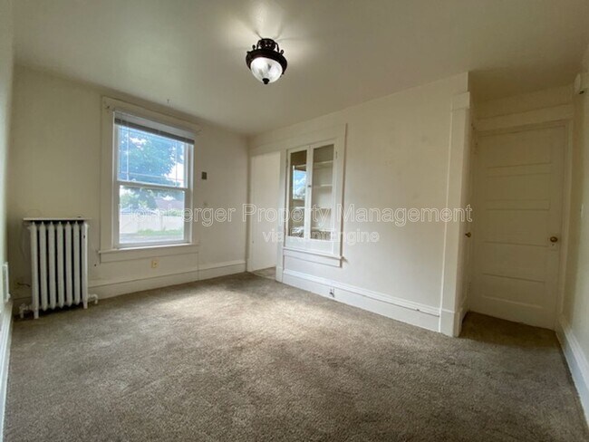 Foto del edificio - 1432 W Knox Ave