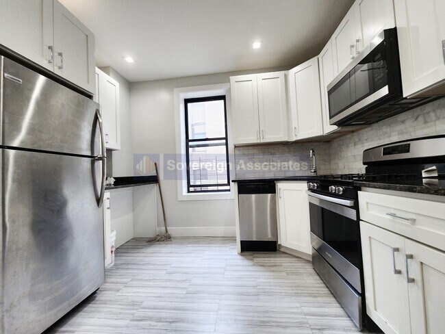 Building Photo - 54 Vermilyea Ave