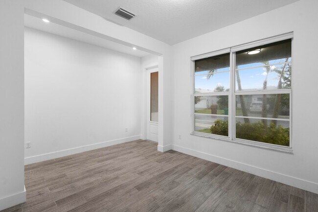 Foto del edificio - 10646 Hensley St