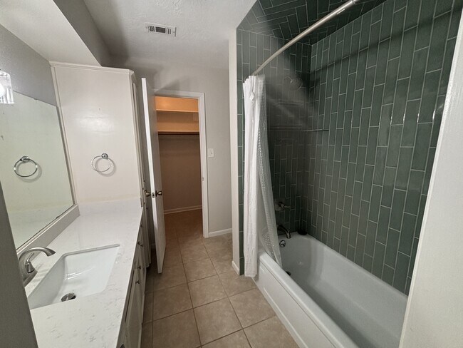 Foto del edificio - 916 Trailwood Blvd