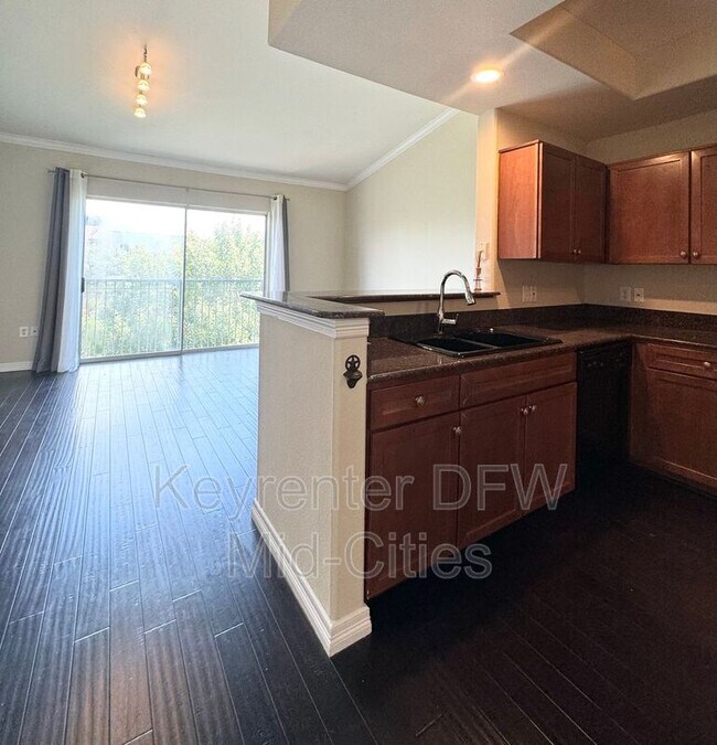 Building Photo - 330 Las Colinas Blvd