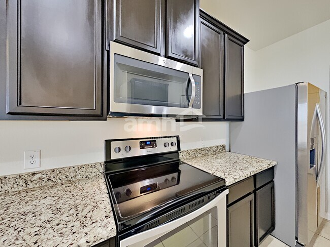 Building Photo - 12870 Cedarcreek Trail