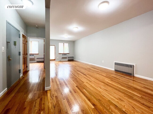 Building Photo - 588 Leonard St