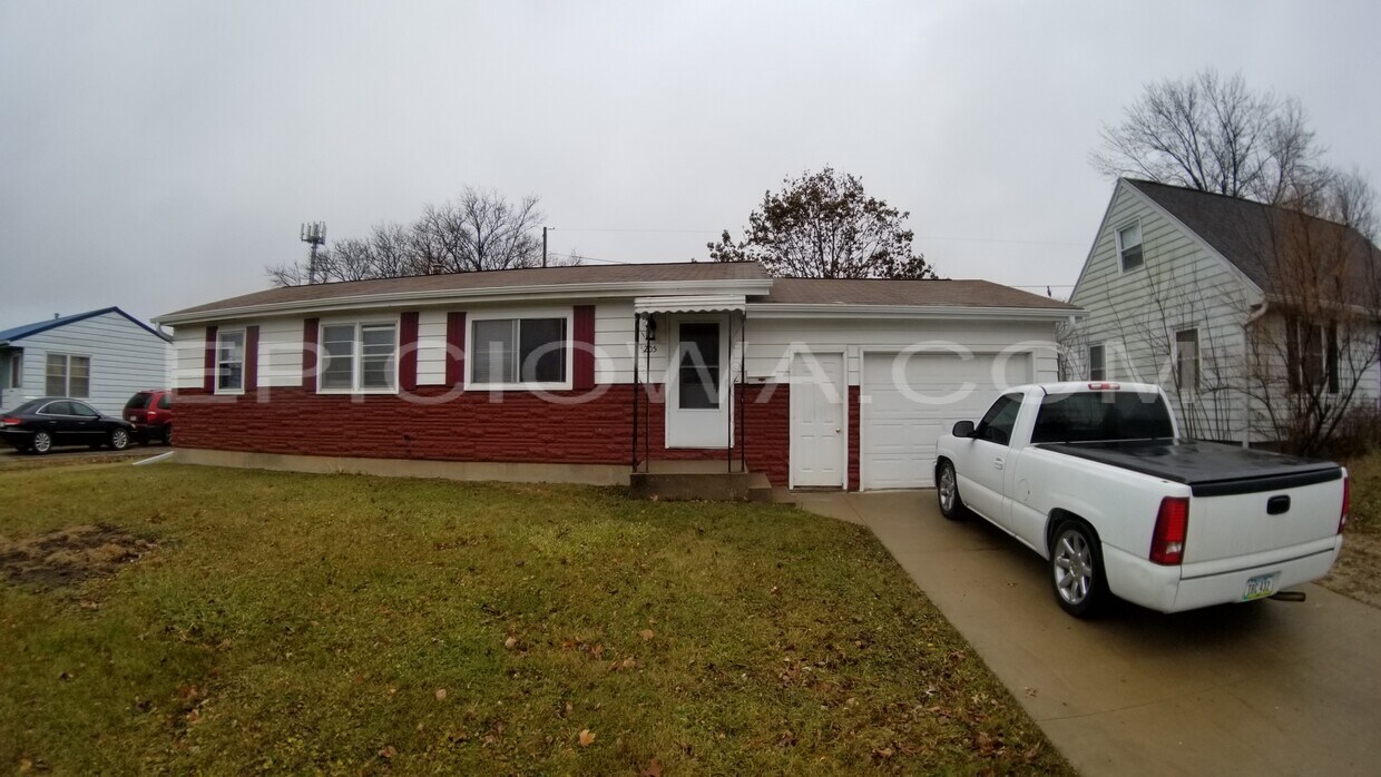 205 Edgewood Rd NW, Cedar Rapids, IA 52405 House Rental in Cedar