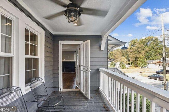 Foto del edificio - 1764 Alvarado Terrace SW