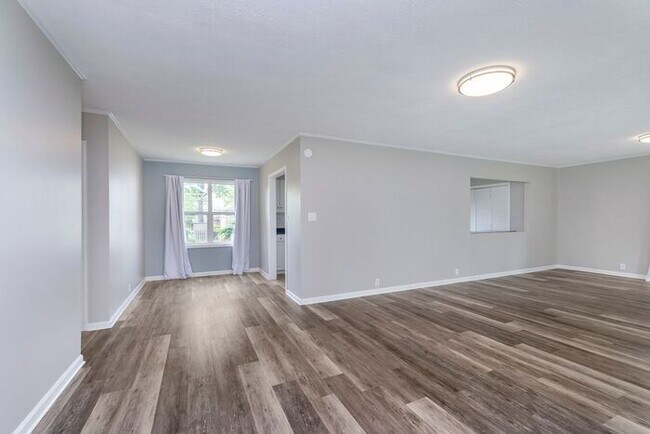 Foto del edificio - Beautifully updated home located in the he...