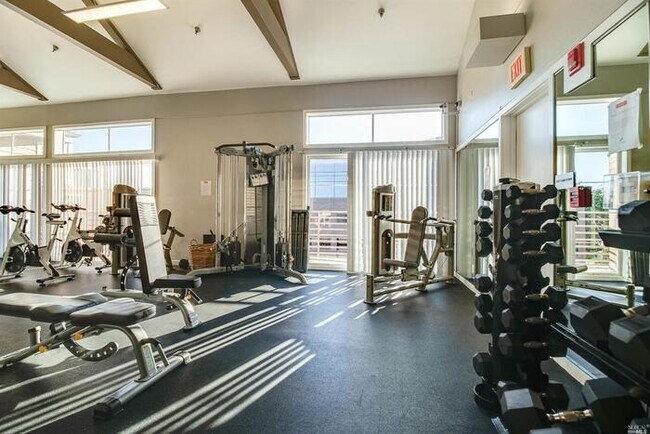 Building Photo - Perectly Located, Spacious, 2bed/ 2bath, Emeryville Condo For Rent