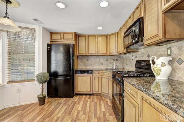 Building Photo - 334 Knight Ct