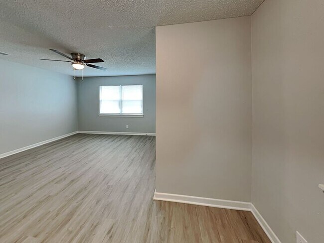 Foto del edificio - 4720 Kilpatrick Ave
