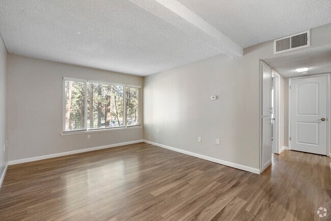 1BR, 1BA - 650SF - Living Room - Sierra Vista