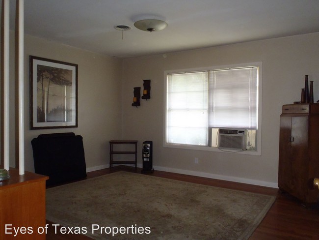 Building Photo - 2 br, 1 bath House - 700 E. 46th Street
