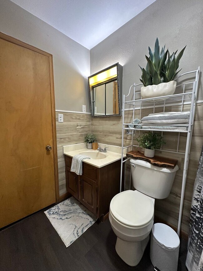 Foto del edificio - 3bed, 1 bath home for rent in Waterloo.
