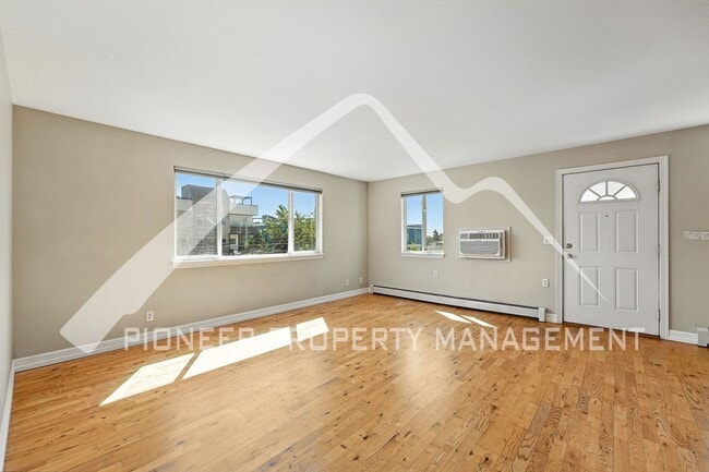 Foto del edificio - Charming Condo with Washer/Dryer and 1-Car...