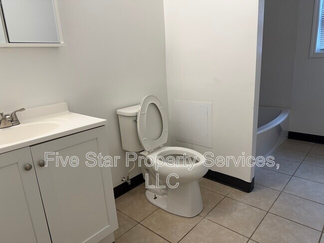 Foto del edificio - 110 W Lake Shore Dr