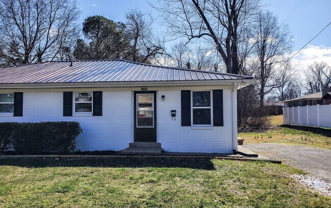 Building Photo - 1707 Dodson