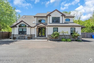 Building Photo - 620 Brookside Dr
