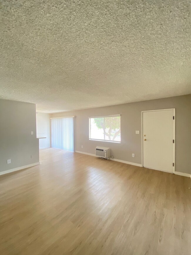 Building Photo - 304 N Lincoln Ave