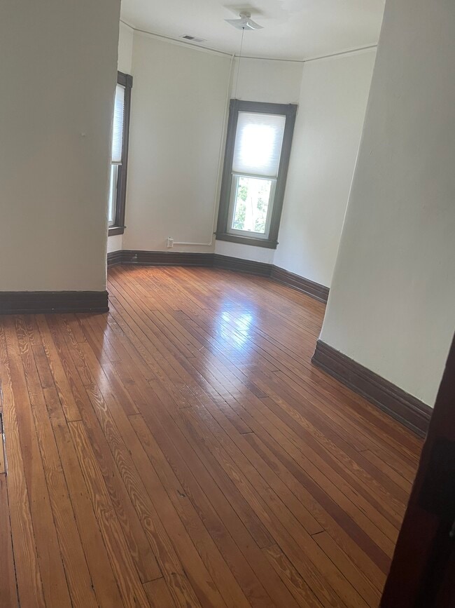 Building Photo - 705 Rubel Ave