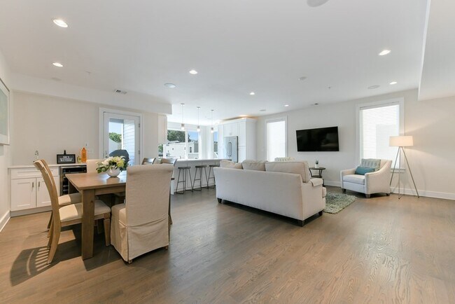 Foto del edificio - 405 W 1st St