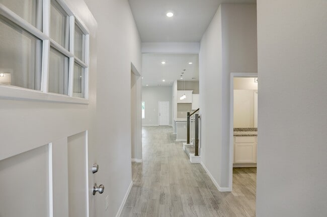 Building Photo - 725 W Foley St