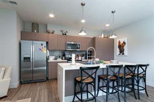 Foto del edificio - Great Location on West Side - Available Soon!