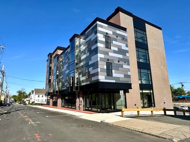 Building Photo - 21 Summer St