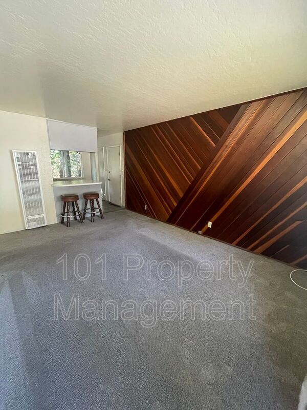 Foto del edificio - 553 Redwood Ave
