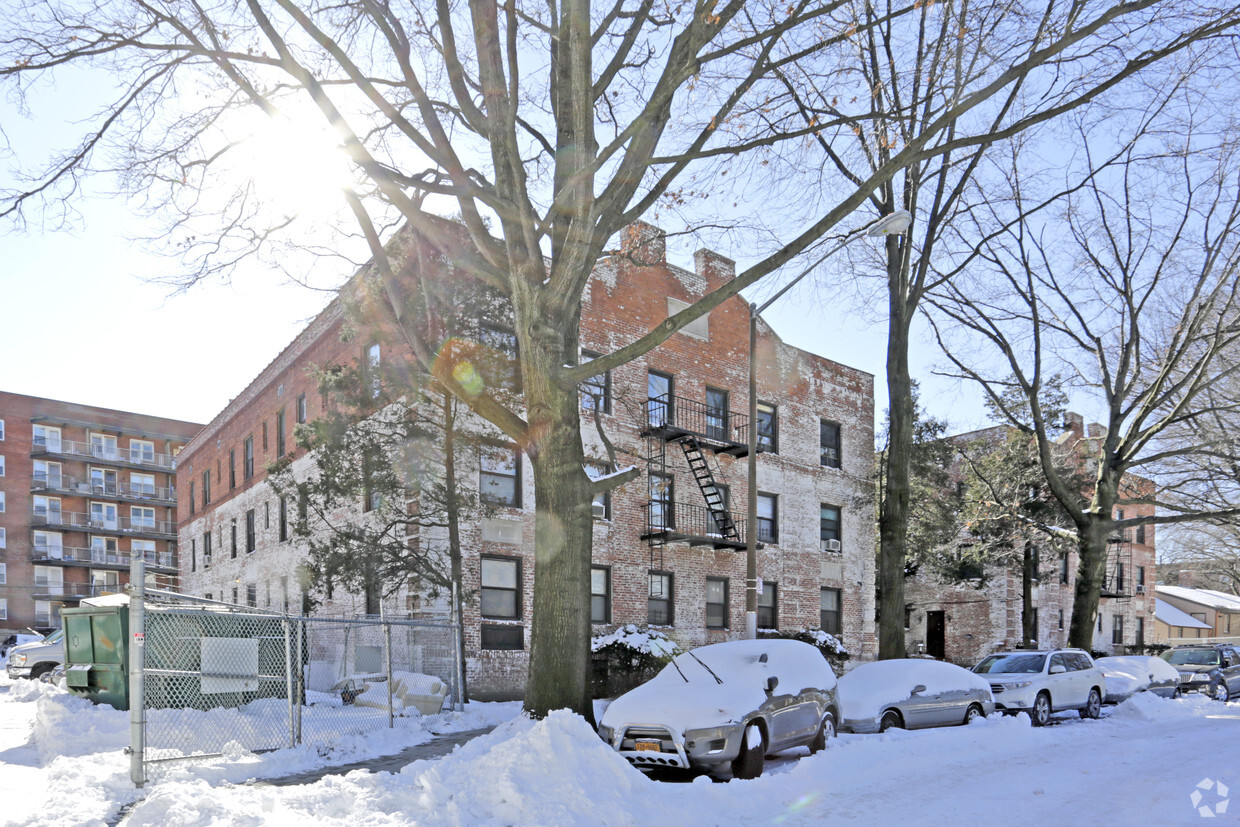Foto principal - 143-20 37th Ave