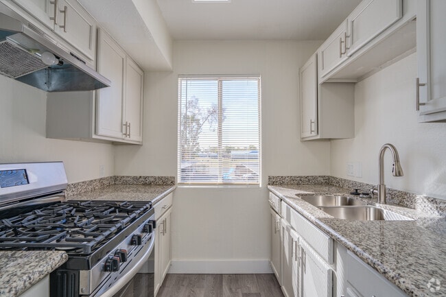 1BR, 1BA - 803SF - Kitchen - Las Casitas