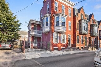 Building Photo - 17 S Pine St