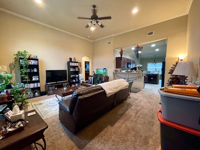 Foto del edificio - Wonderful 2 Bed 2 Bath Townhome! August 20...