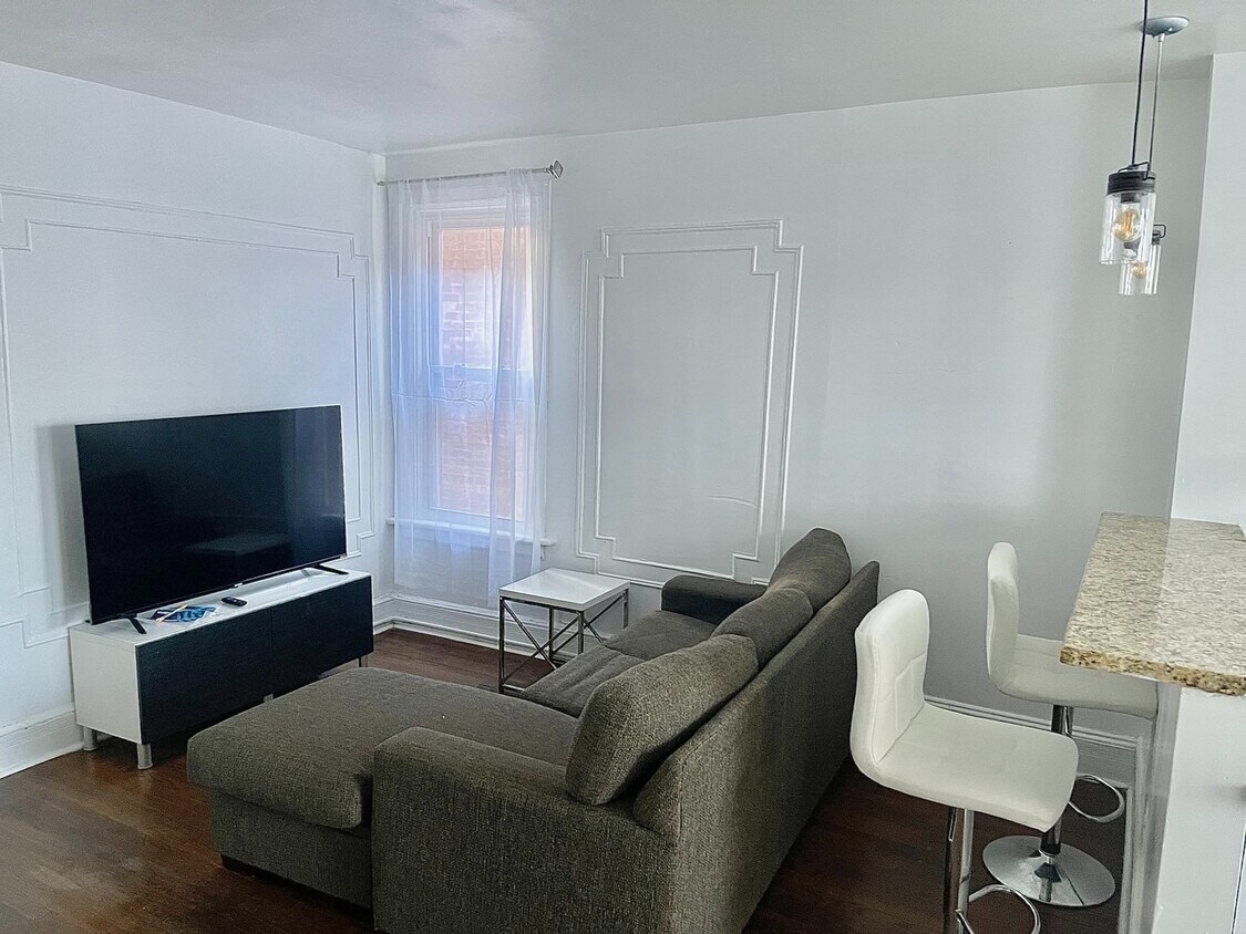 Primary Photo - 48 Courtney Avenue, Unit 1st floor