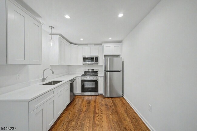 Foto del edificio - 703 Boonton Ave