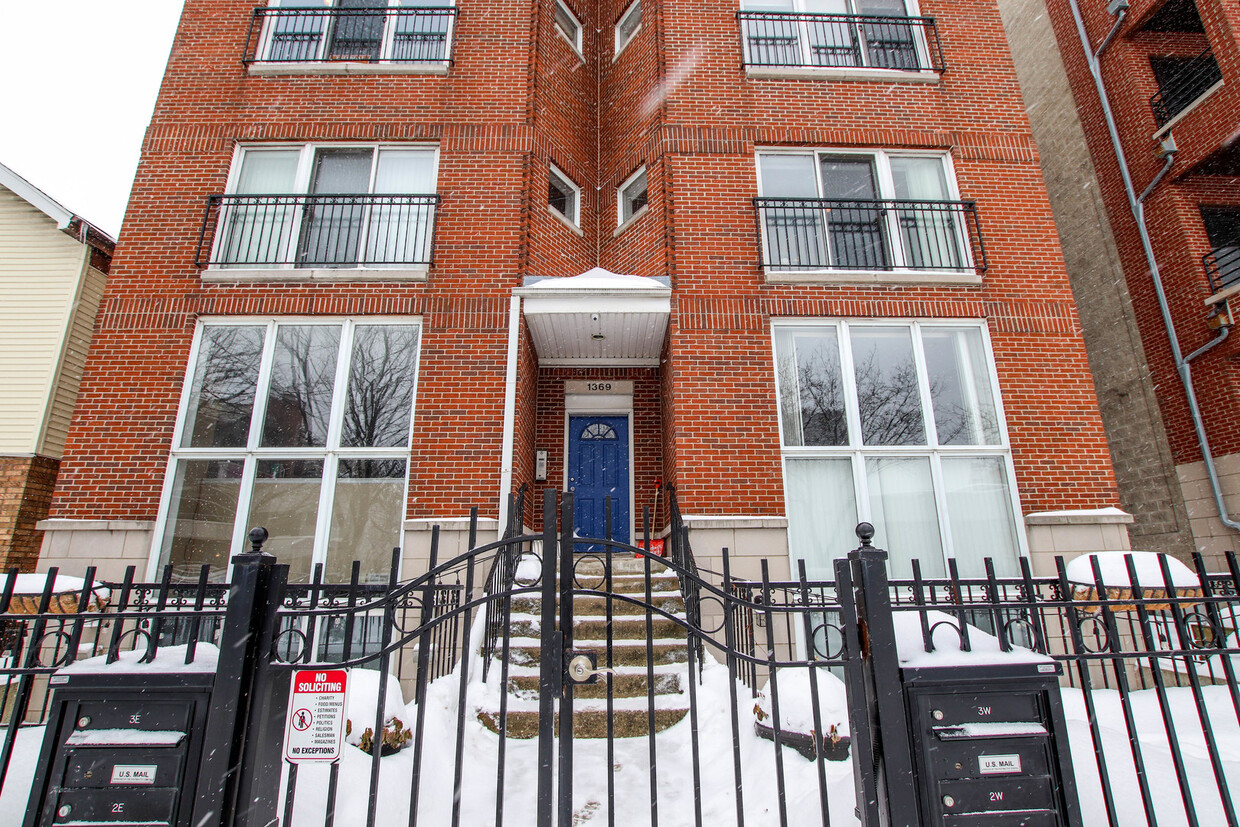 Primary Photo - 1369 W Hubbard St
