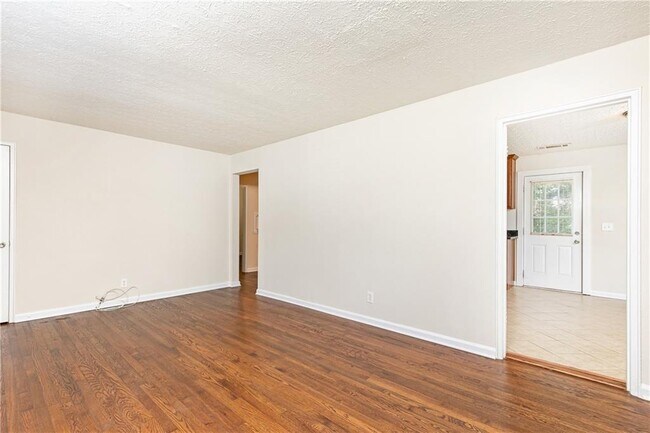 Foto del edificio - 2324 Johnson Ferry Rd NE