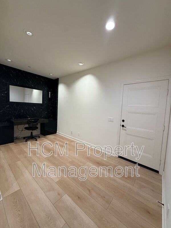 Building Photo - 142 Lantana Dr