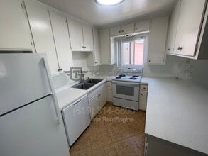 Building Photo - 1182 Holly Ave