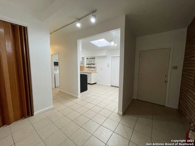 Building Photo - 458 Lively Dr