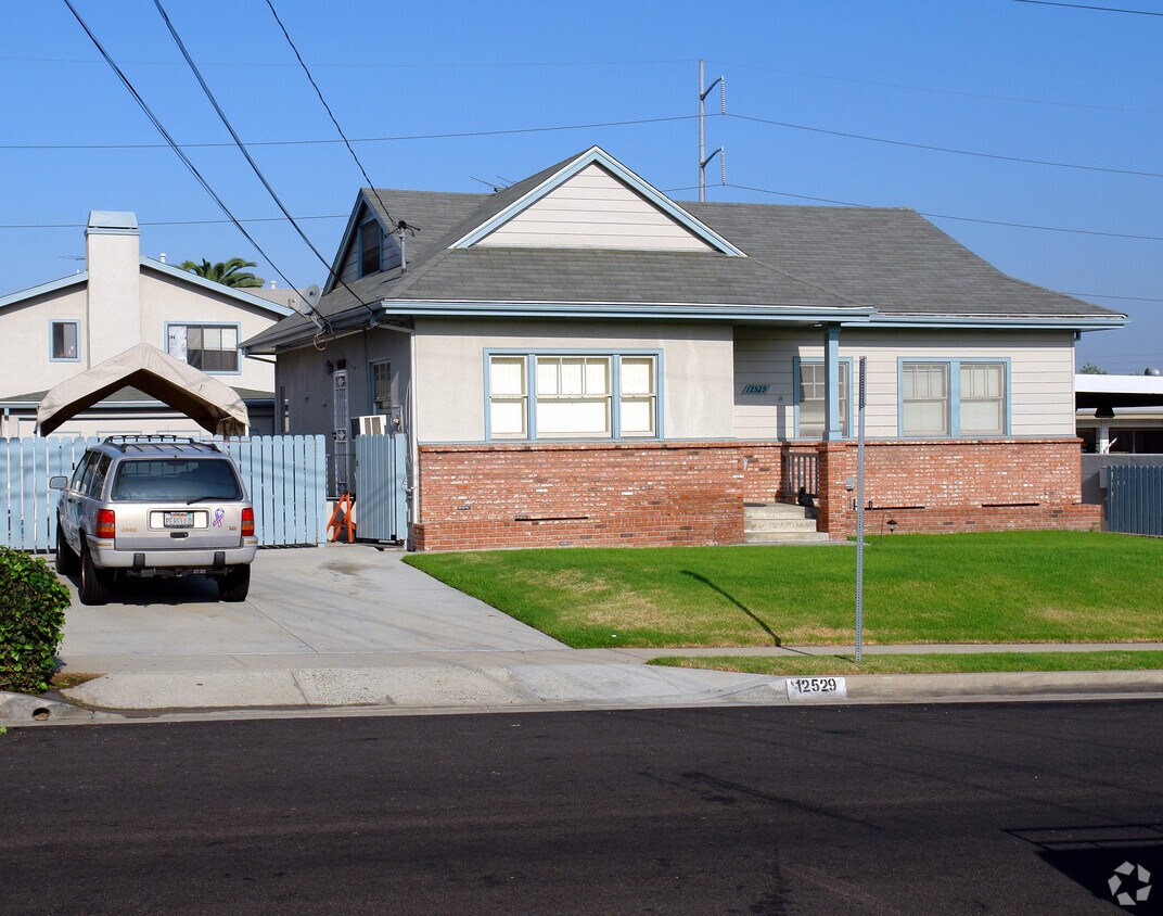 Foto del edificio - 12529 Truro Ave