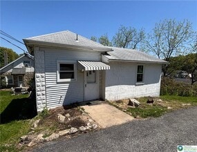 Building Photo - 722 Weil St