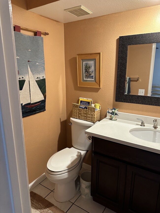 1/2 Bath - 1151 W Whittlers Ln