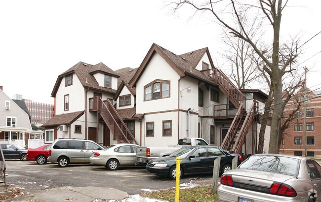 Building Photo - 1100 Hill St