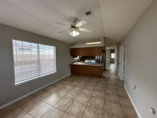 Foto del edificio - 3 Bedroom 2 Bath Cottage Home for Rent!