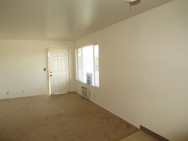 Building Photo - Downstairs apartment in Rocklin 4plex